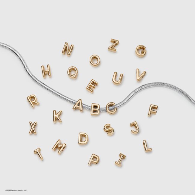 Pandora Campaign 176 Your story in 14k gold. EN 1080x1080